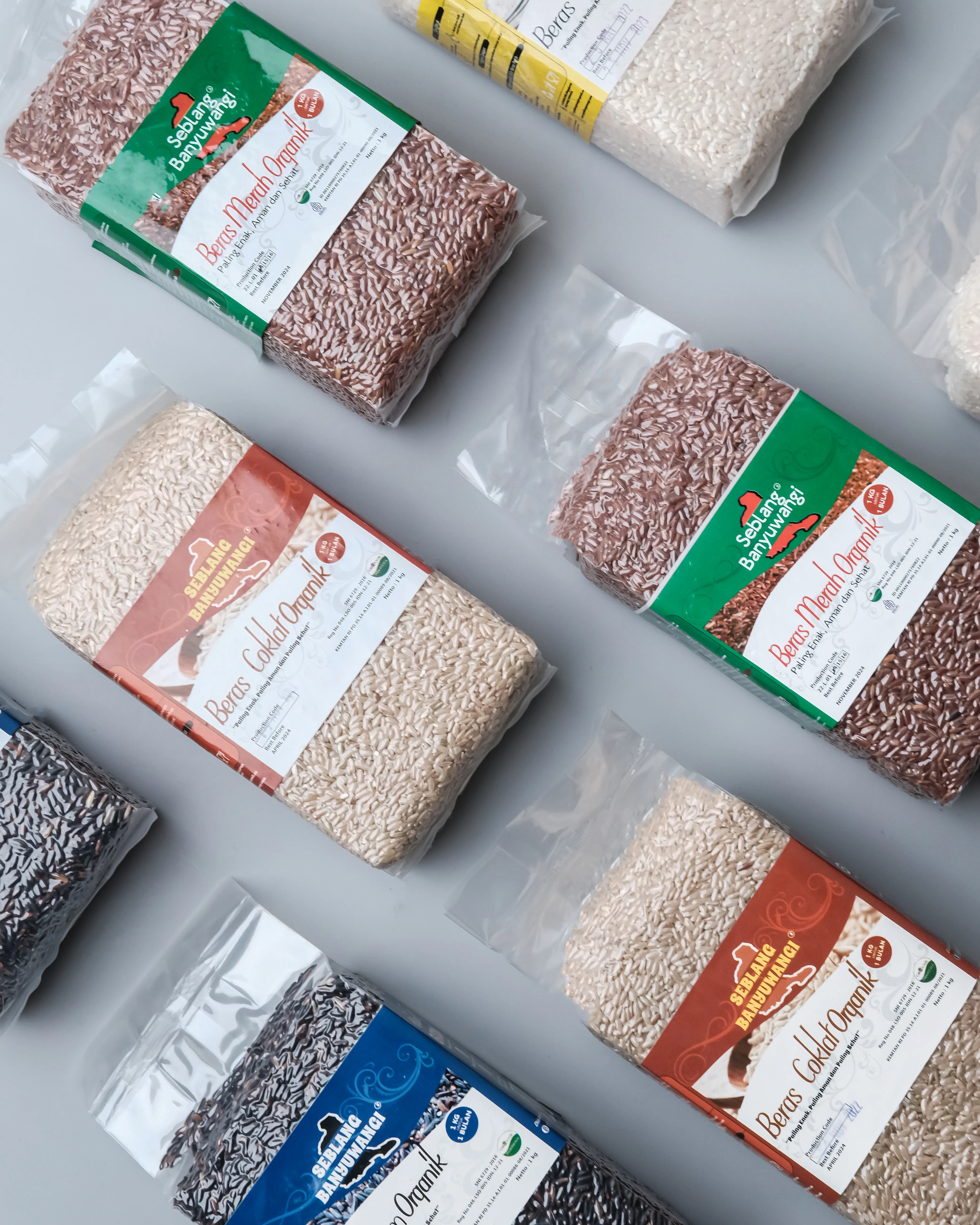 Vacuum-packed one-kilogram bricks of Sirtanio organic rice, arranged in rows